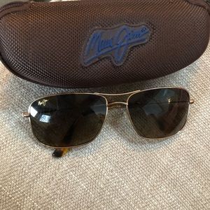 Maui Jim sunglasses and case like new condition hardly worn